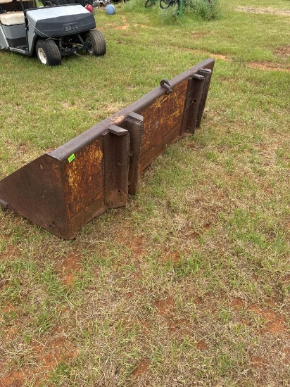 Tractor bucket 7x21 Buyer Must bring help to load