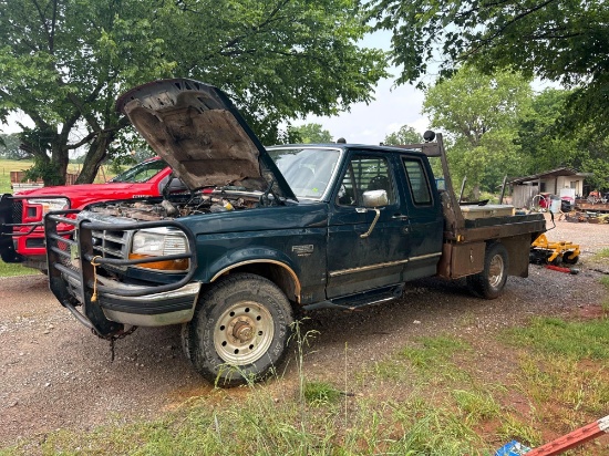 Ford F250 1997 Flat bed Buyer Must bring help to load Condition unknown Odometer in photo
