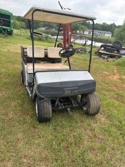 Ez Golf cart needs batteries Buyer Must bring help to load