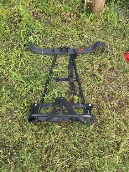 Golf bag carrier bracket for golf cart
