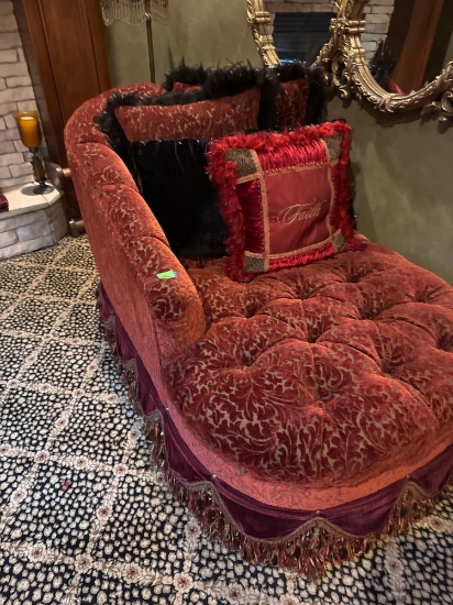 Lounge chair comes with pillows bring help to move