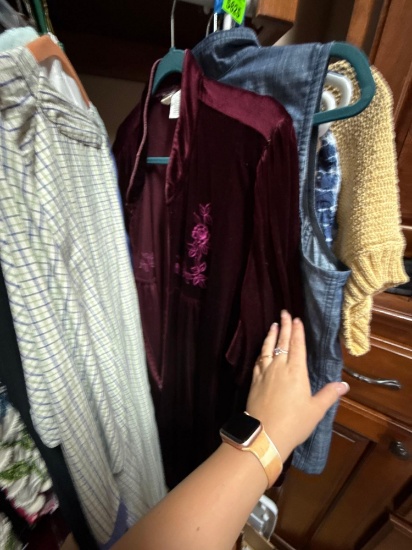 womens clothes see size and brand in photo