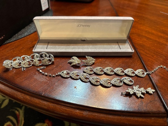 Rinestone necklace, bracelet, earrings, pendent. Necklace needs repaired