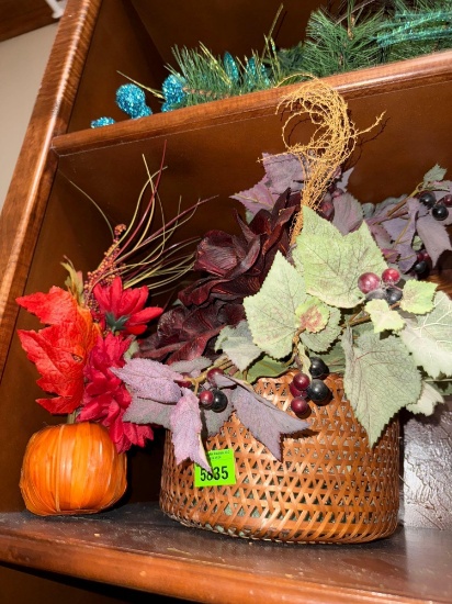 Fall decor and leafs