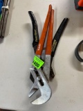 Pliers