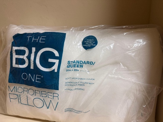 1 Queen pillow The Big One, 2 small pillows