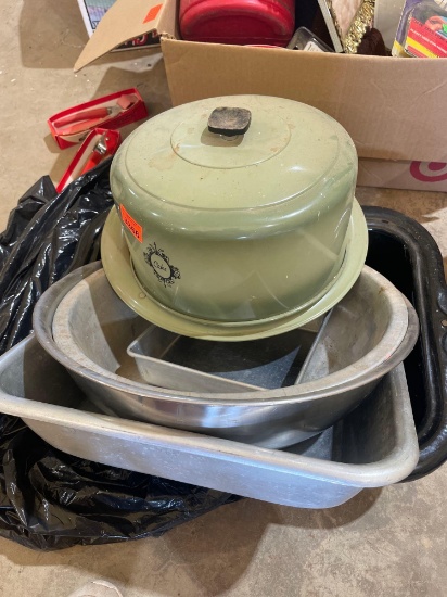 Pots with lids and Roasting pans