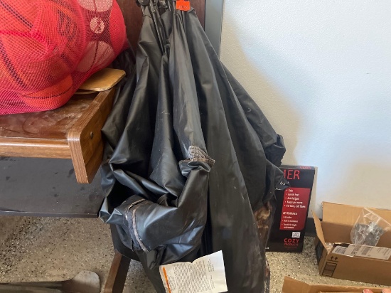 Pop up hunting blind