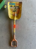 Childs metal shovel