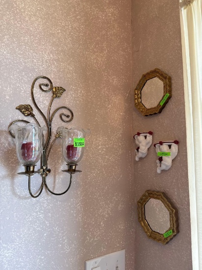 wall decor and mirrors