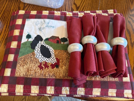 Set of 4 Placemats and napkins with napkin rings