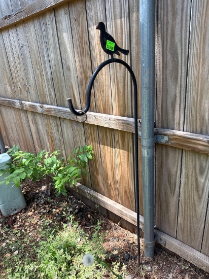 Yard hook with bird