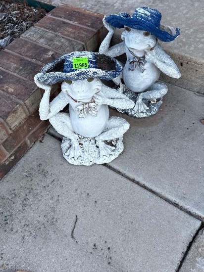 outdoor frog decor