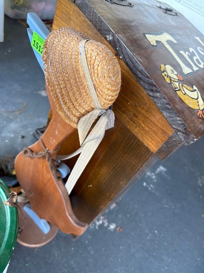 Wood goose and pot with hearts
