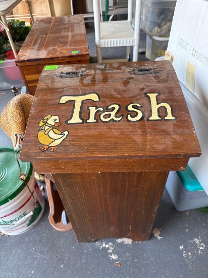 Wood trash can