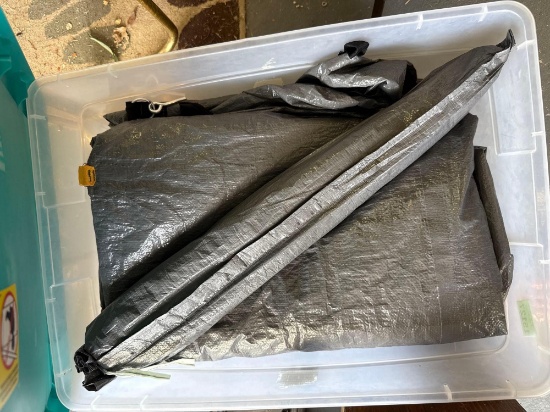 Tote with tarps