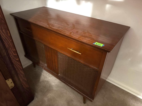 Vintage record player Sears Silverstone stereo, Bring Help to move, 16 x 36.5 inches, height 25