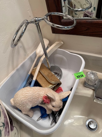 hairbrushes, bunny, rabbit, decor, wallet, and towel holder