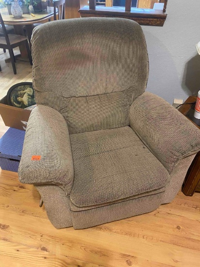 Recliner Measurements in photos Buyer responsible loading and moving