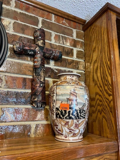 Decorative vase with ships and wall cross Measurements in photo