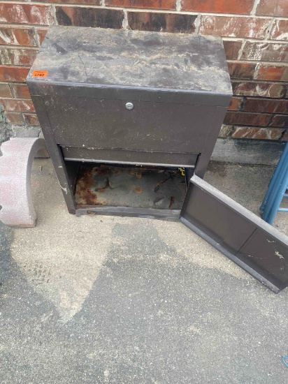 Metal container measurements in photos