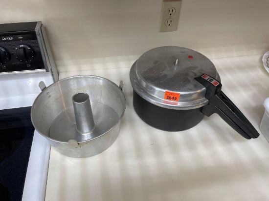 Bundt pan and Vintage steam pot-missing top
