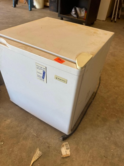 Mini fridge