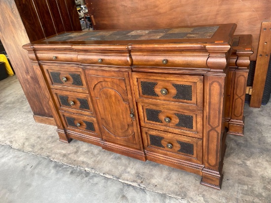 Dresser with mirror Must bring help to load