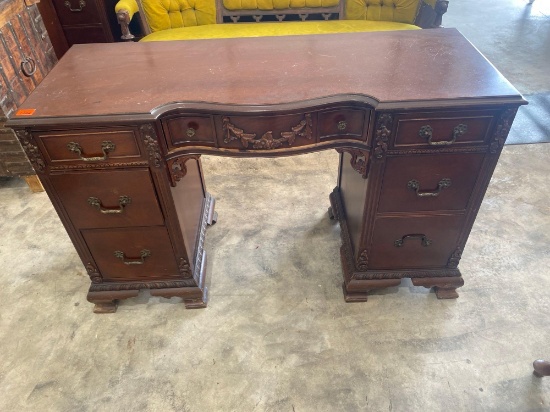 Desk Must bring help to load
