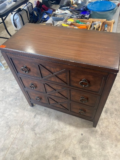 3 drawer dresser Must bring help to load