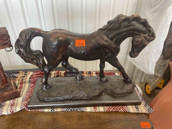 Large metal table decor horse, this horse is heavy
