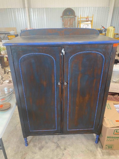 Blue/black wardrobe