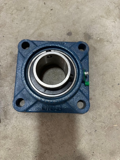 Bolt flange bearing unit
