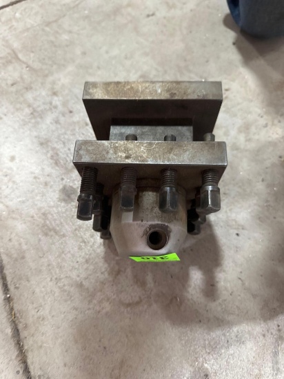 Square tool post
