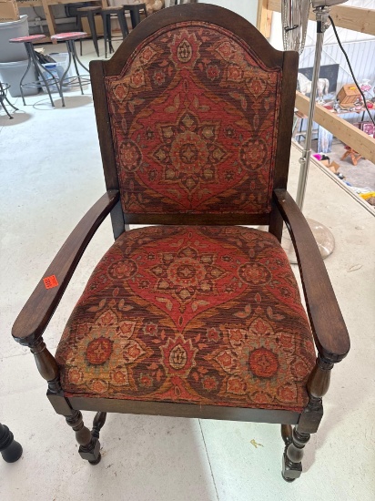 Vintage accent chair Must bring help to load