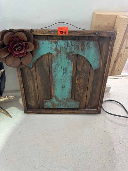Distressed letter T wall hanging Measurement16x16