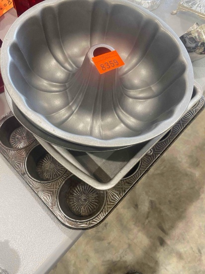 Muffin pan, bundt pan and 2 other pans