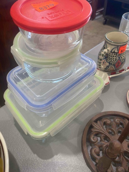 Pyrex with lids