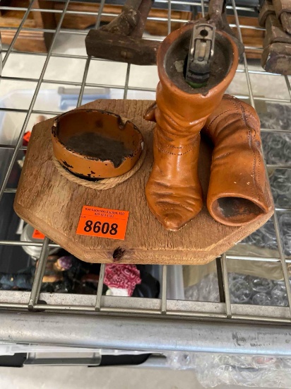 Boot lighter and ashtray