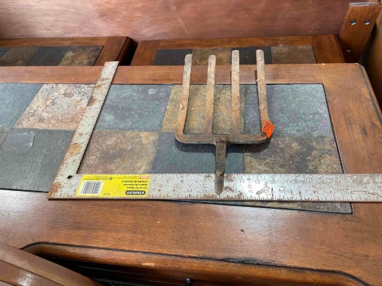 Carpenter square and pitch fork head