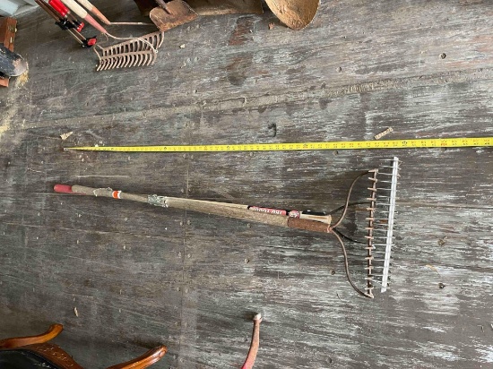 2 rakes