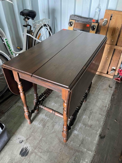 Drop leaf table