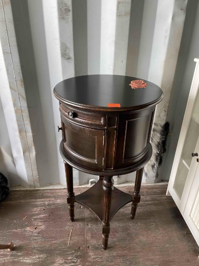 Round lamp table