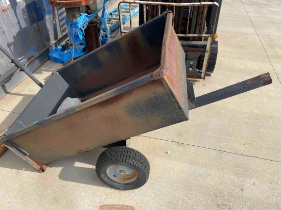 Trailer bed for lawn mower