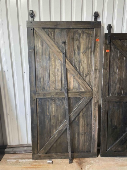 Barn door with hardware Measurements in photo *BUYER IS RESPONSIBLE FOR LOADING*