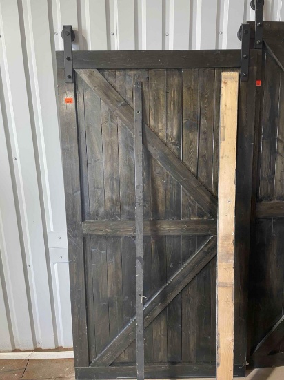 Barn door with hardware Measurements in photo *BUYER IS RESPONSIBLE FOR LOADING*