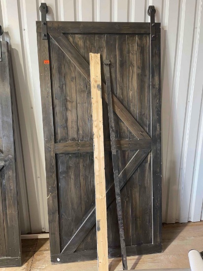 Barn door with hardware Measurements in photo *BUYER IS RESPONSIBLE FOR LOADING*