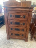 Upright 4 drawer dresser Must bring help to load