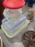 Pyrex with lids