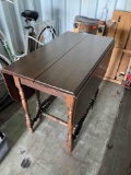 Drop leaf table